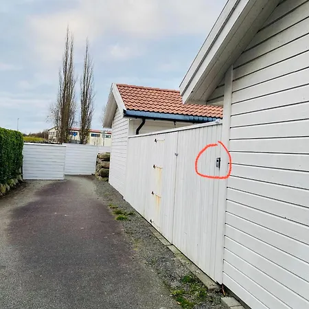 Entire With Free Parking Apartment *