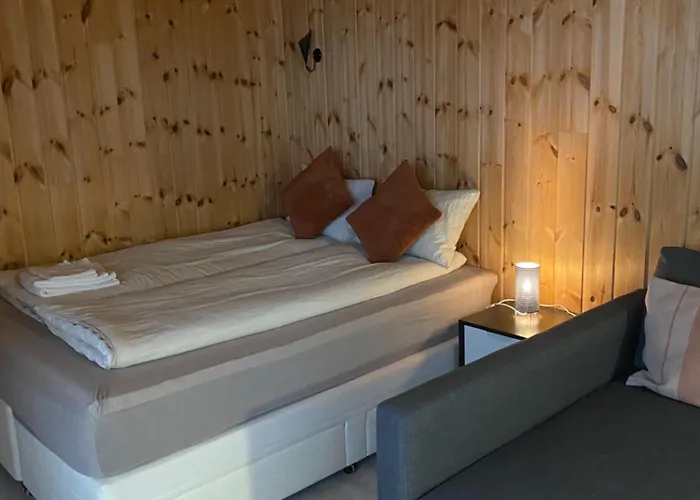 Entire With Free Parking Apartament